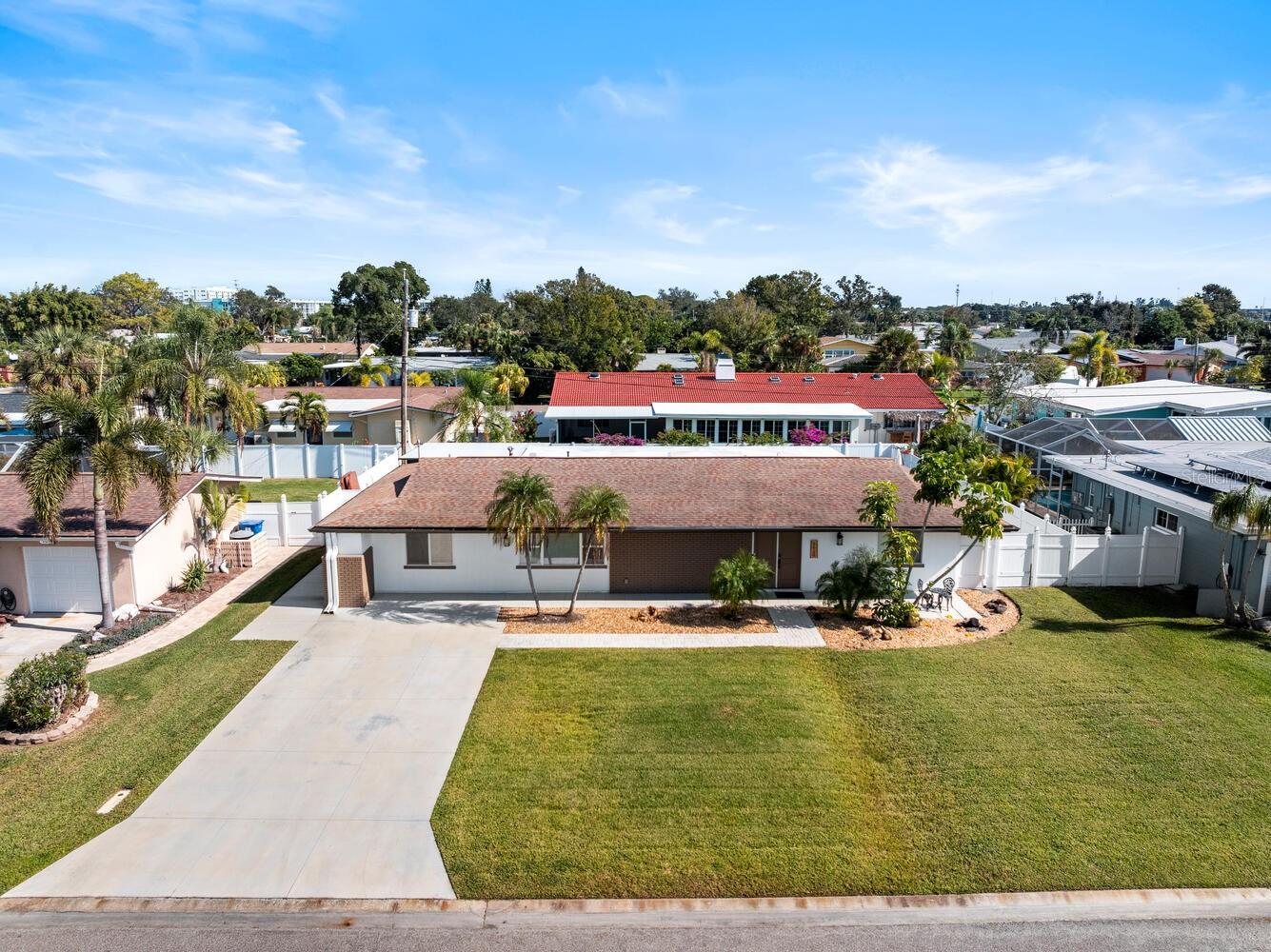 MAXIMO MOORINGS - Residential