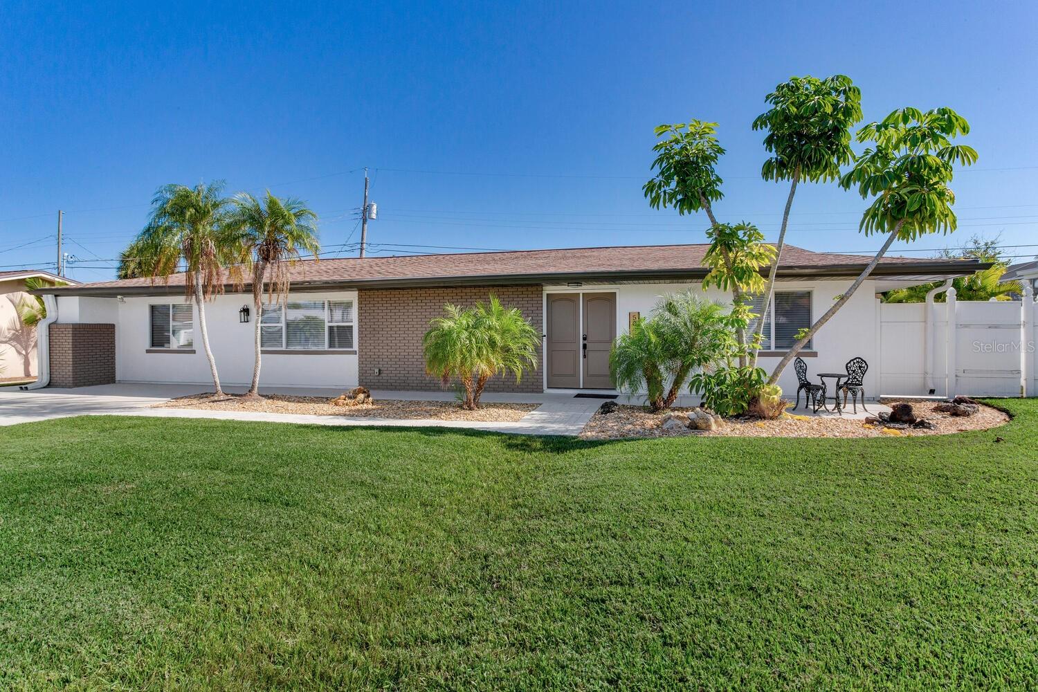 MAXIMO MOORINGS - Residential