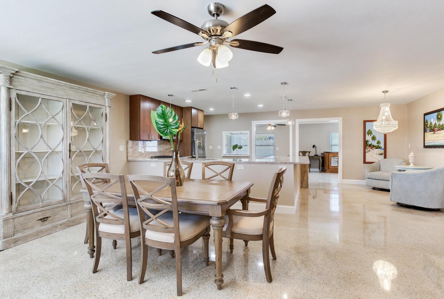 MAXIMO MOORINGS - Residential