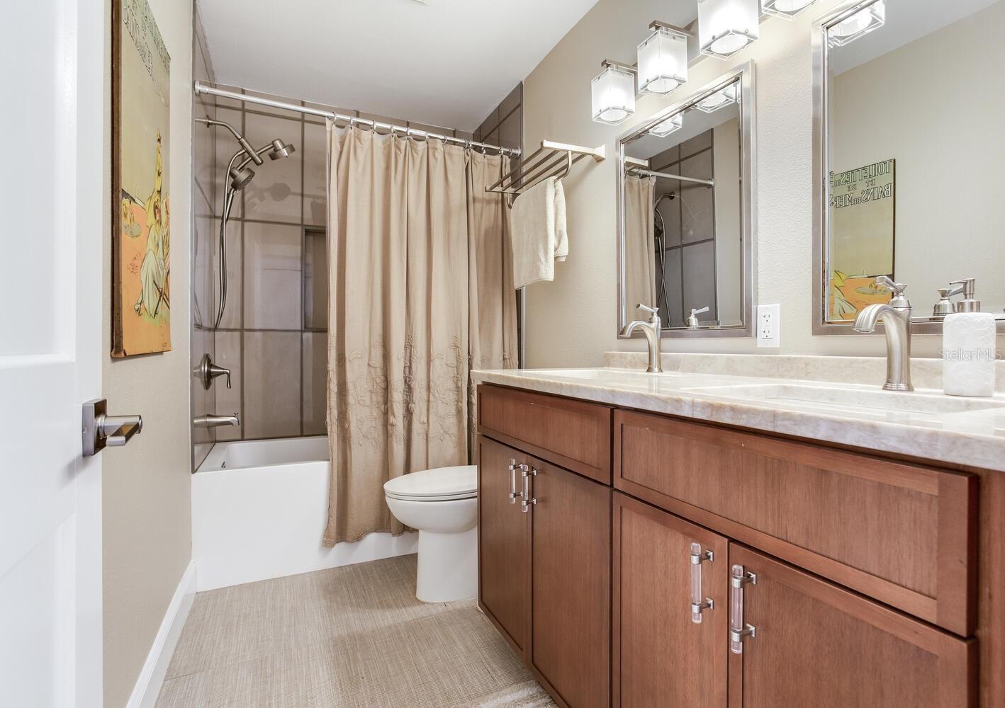 MAXIMO MOORINGS - Residential