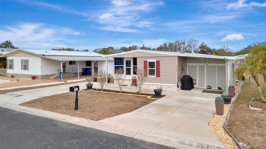 Photo of 117 S Saint Thomas Circle, Apollo Beach, FL 33572 (MLS # TB8478519)