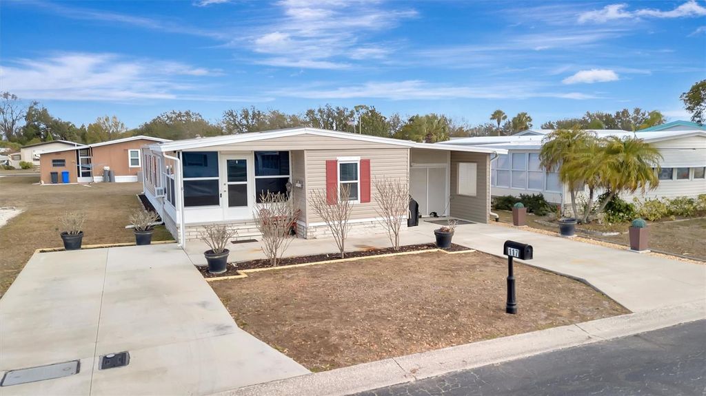 Photo of 117 S Saint Thomas Circle, Apollo Beach, FL 33572 (MLS # TB8478519)