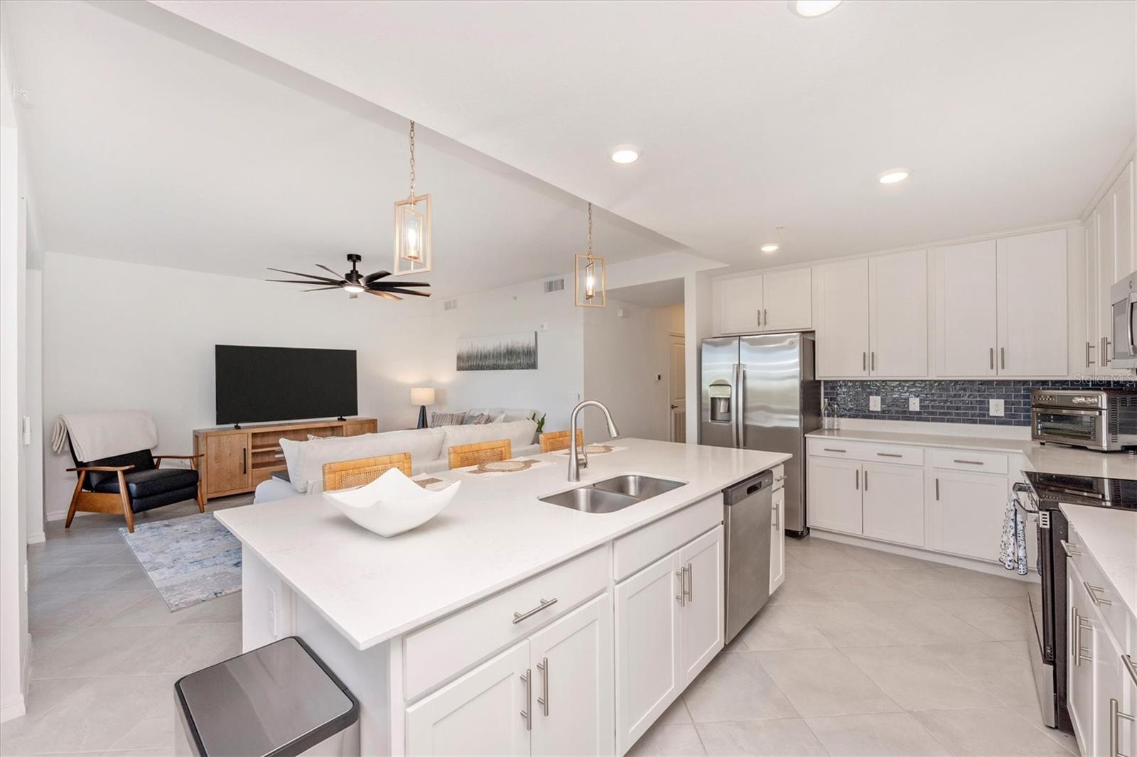 WELLEN PARK GOLF & COUNTRY CLUB - Residential Lease