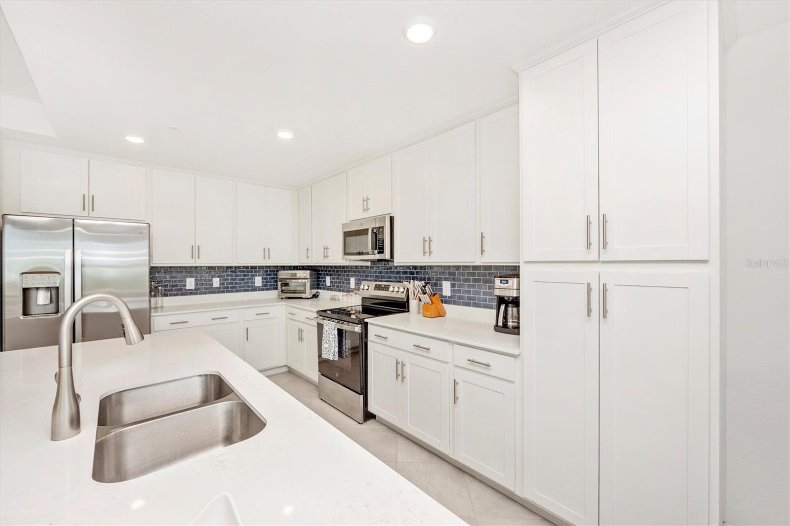 WELLEN PARK GOLF & COUNTRY CLUB - Residential Lease