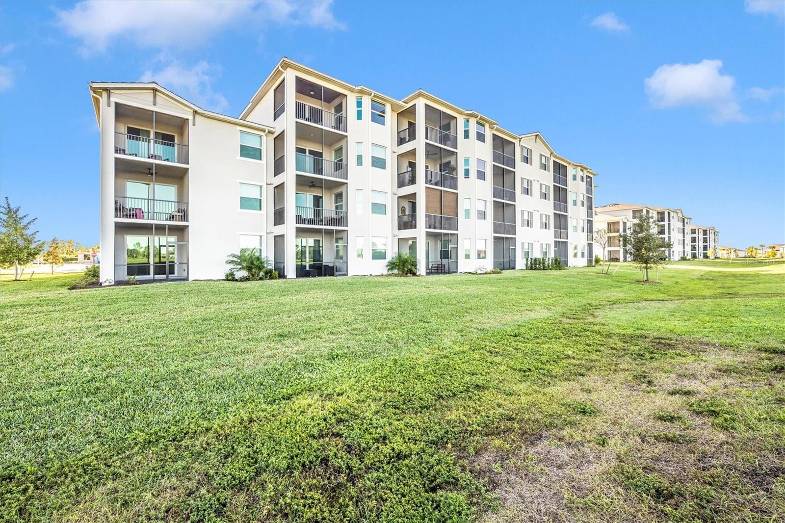 WELLEN PARK GOLF & COUNTRY CLUB - Residential Lease