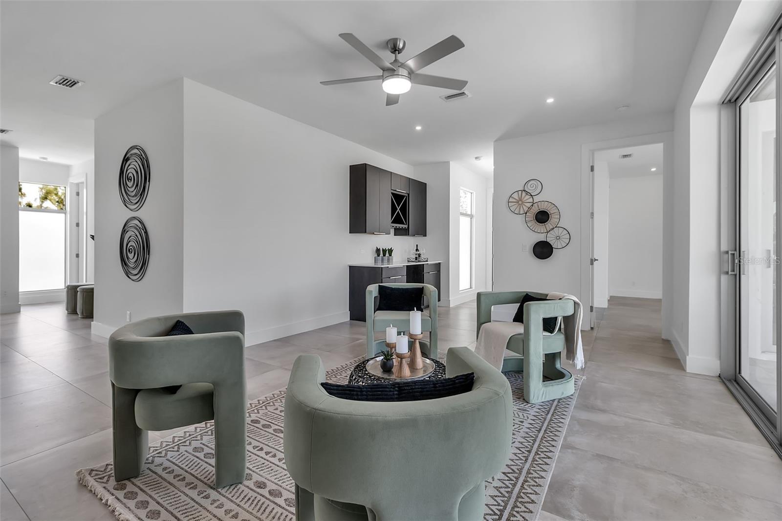 SOUTH GATE - Residential