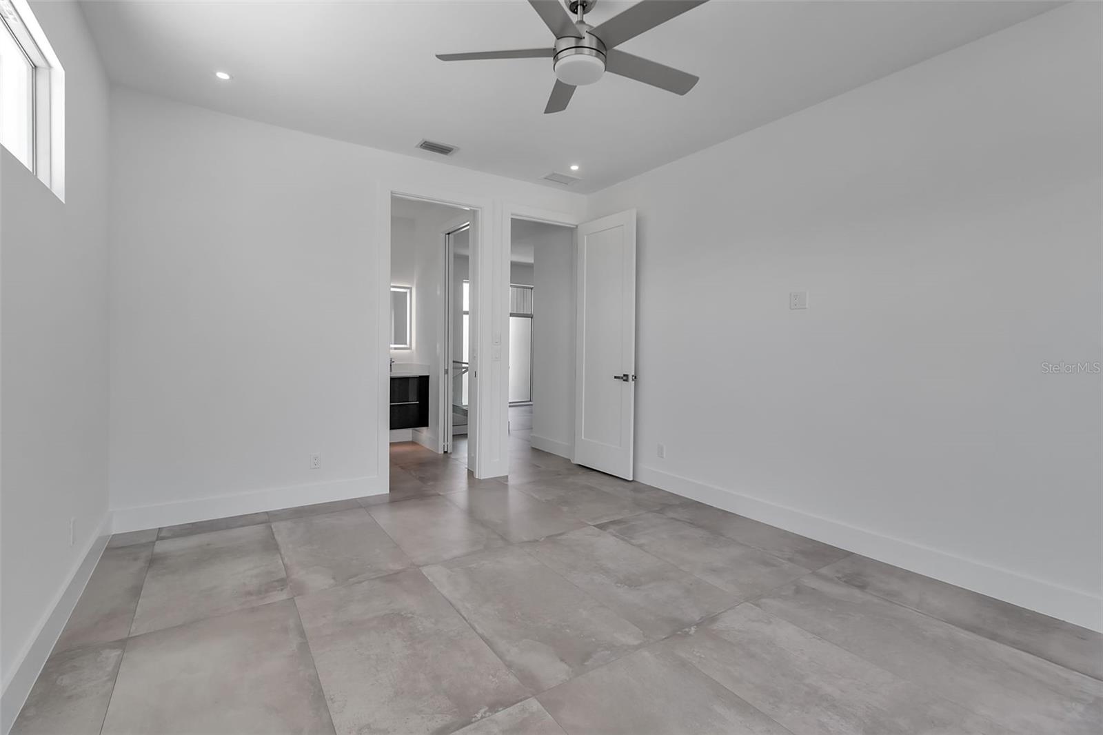 SOUTH GATE - Residential