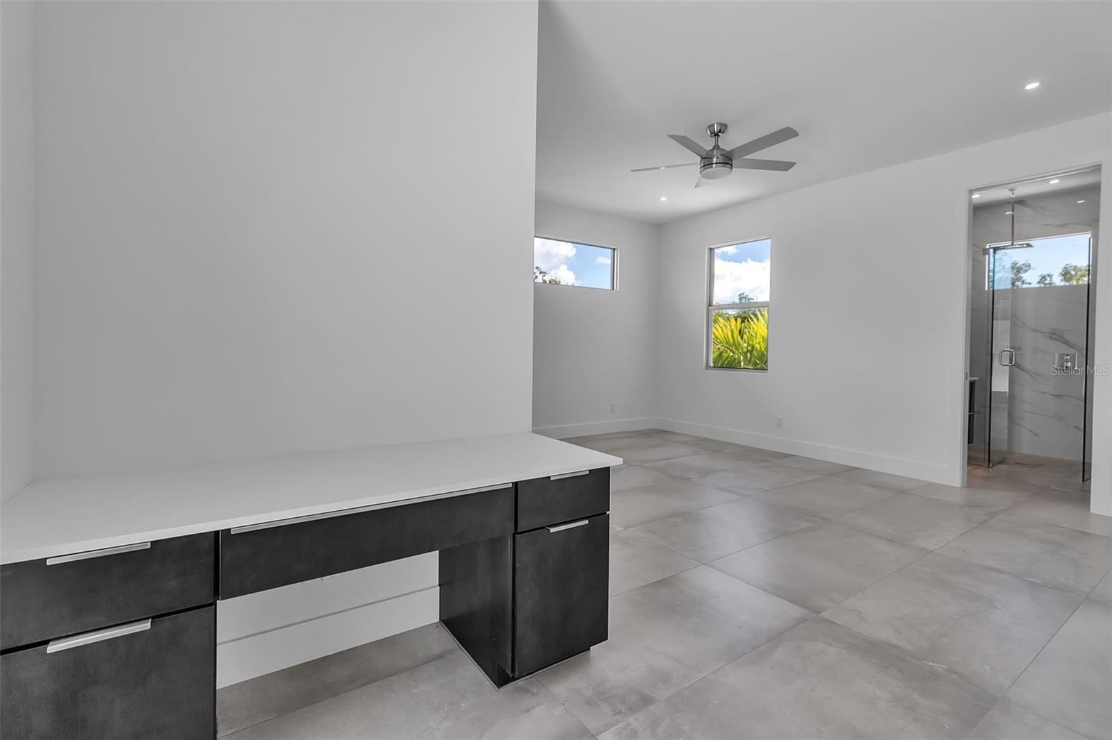 SOUTH GATE - Residential