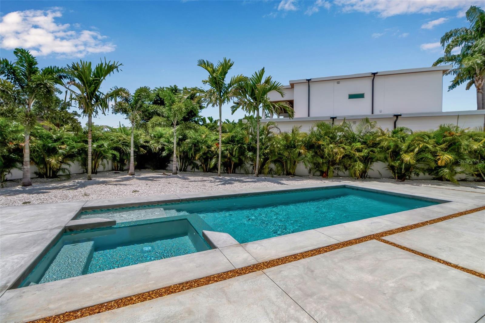 SOUTH GATE - Residential