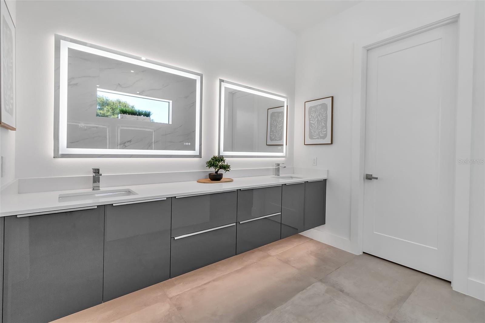 SOUTH GATE - Residential