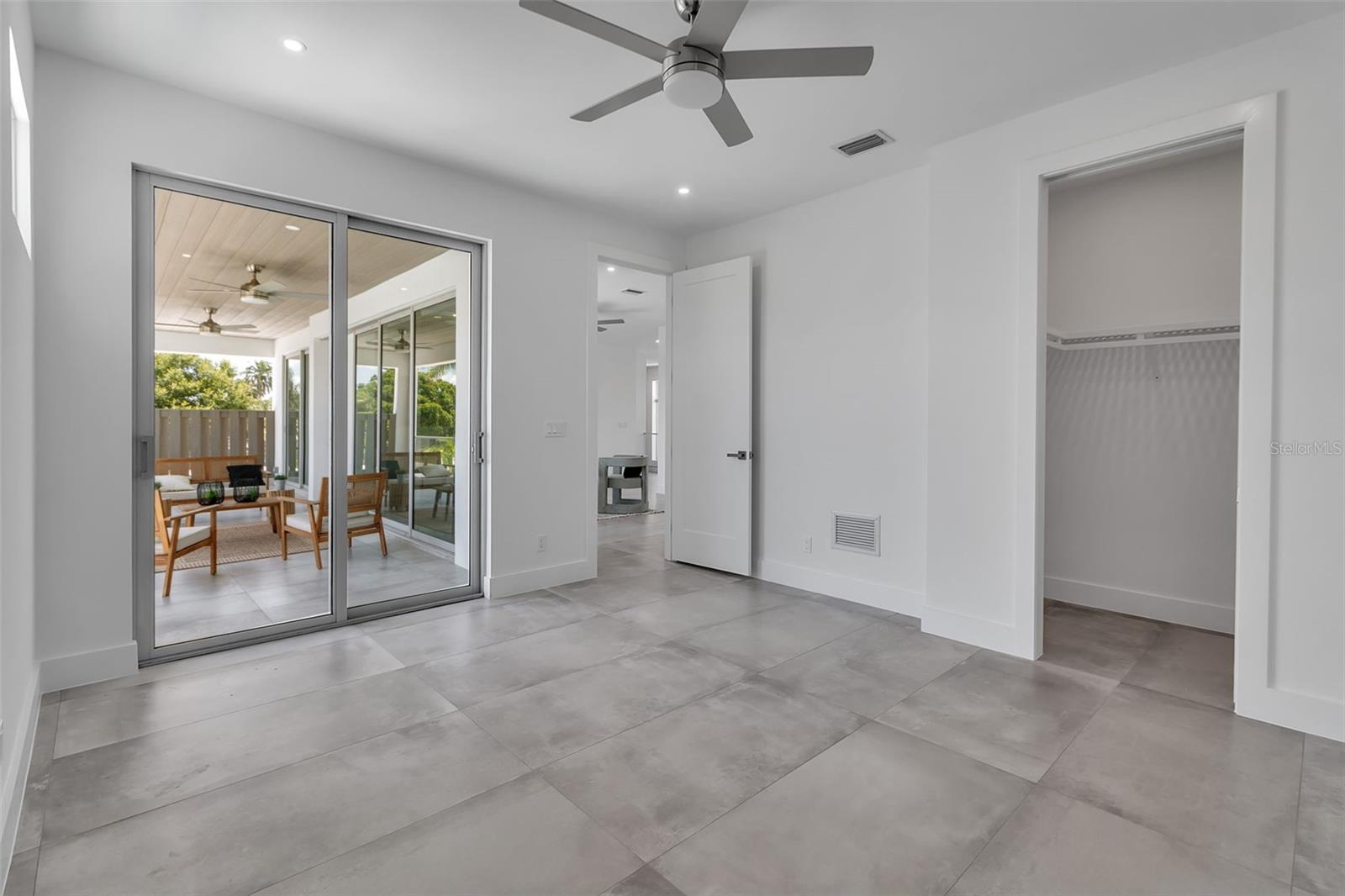 SOUTH GATE - Residential