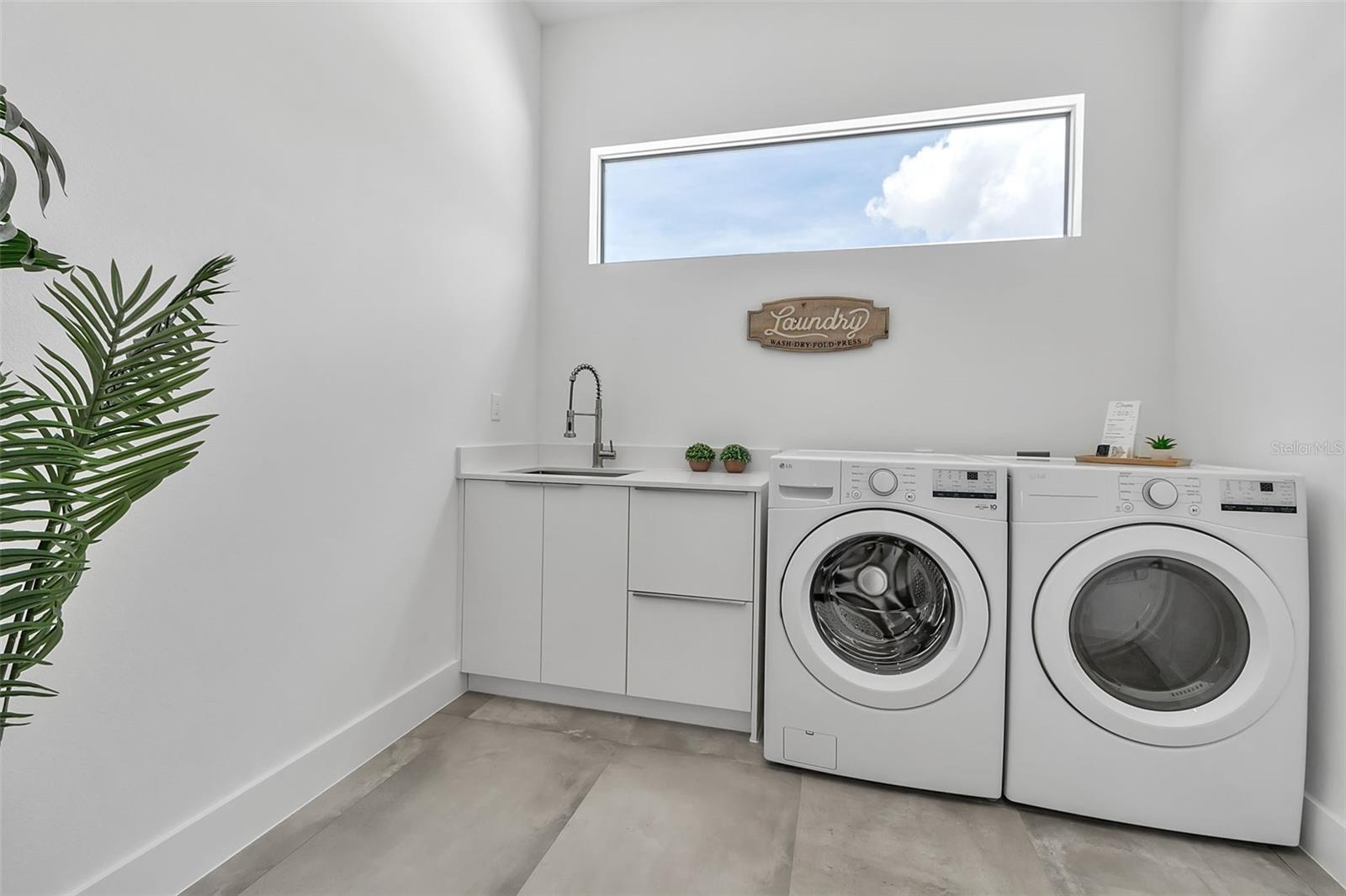 SOUTH GATE - Residential