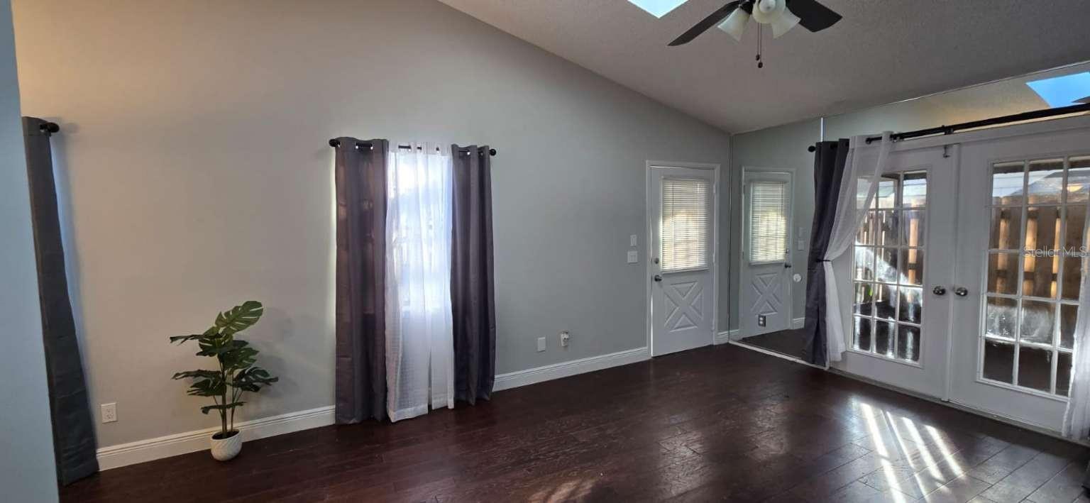 CARMEL OAKS CONDO PH 03 - Residential