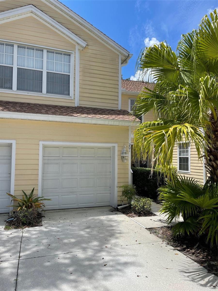 Beautifully updated 3 bedroom 2 bath condo located close to all Lakewood Ranch has to offer! Offering a split floor plan, updated kitchen with
granite countertops, newer shaker cabinets and stainless-steel appliances, as well as updated bathrooms and flooring. The home offers a one car garage, and a laundry room inside the unit. Included in the rental amount is water, cable, and lawn maintenance.
Location is A+, near restaurants, grocery stores, a quick drive to the UTC Mall and the University corridor. Make your appointment today to see this amazing unit!