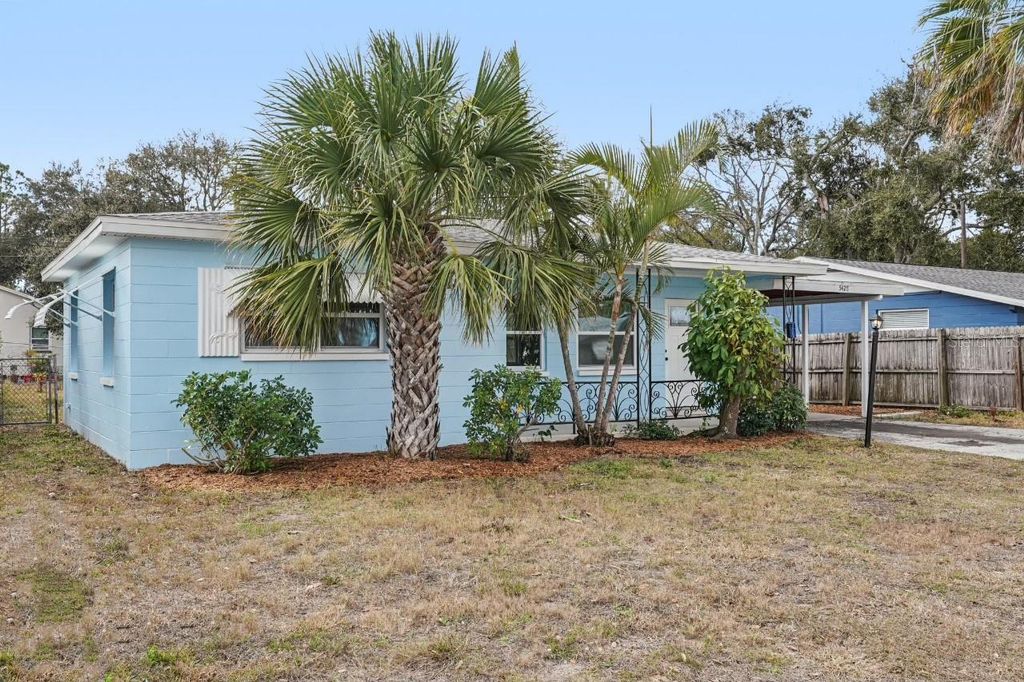 Photo of 5428 Burlington Avenue N, St Petersburg, FL 33710 (MLS # TB8476106)