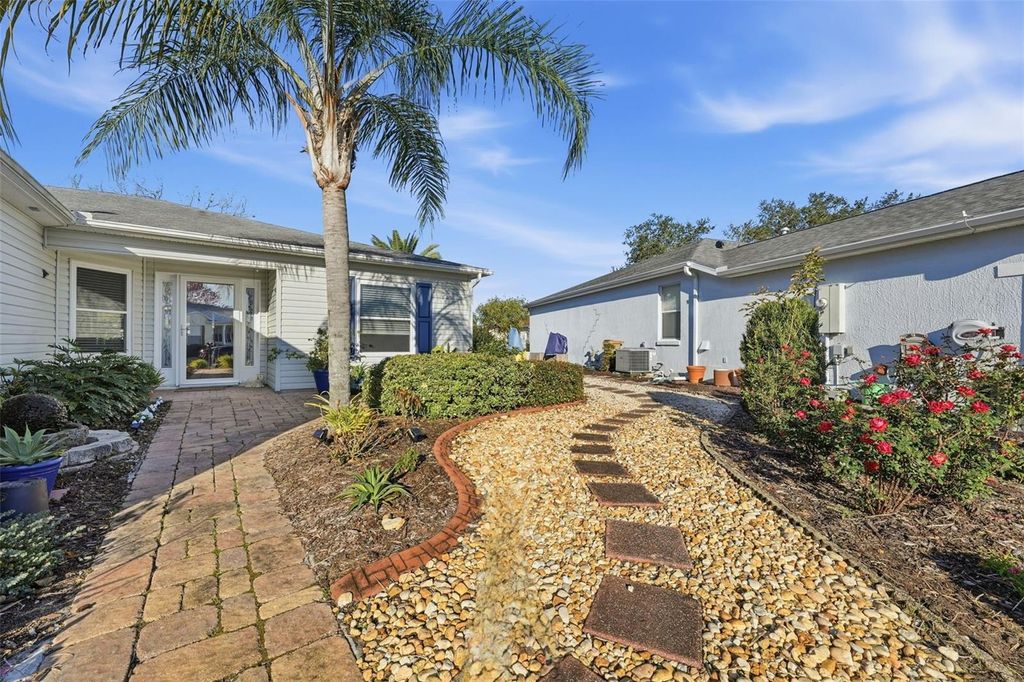 Photo of 1145 Meadowbend Drive, Leesburg, FL 34748 (MLS # G5107425)