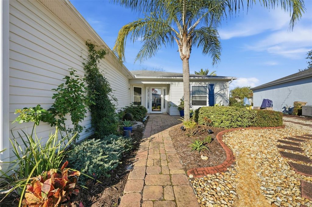 Photo of 1145 Meadowbend Drive, Leesburg, FL 34748 (MLS # G5107425)