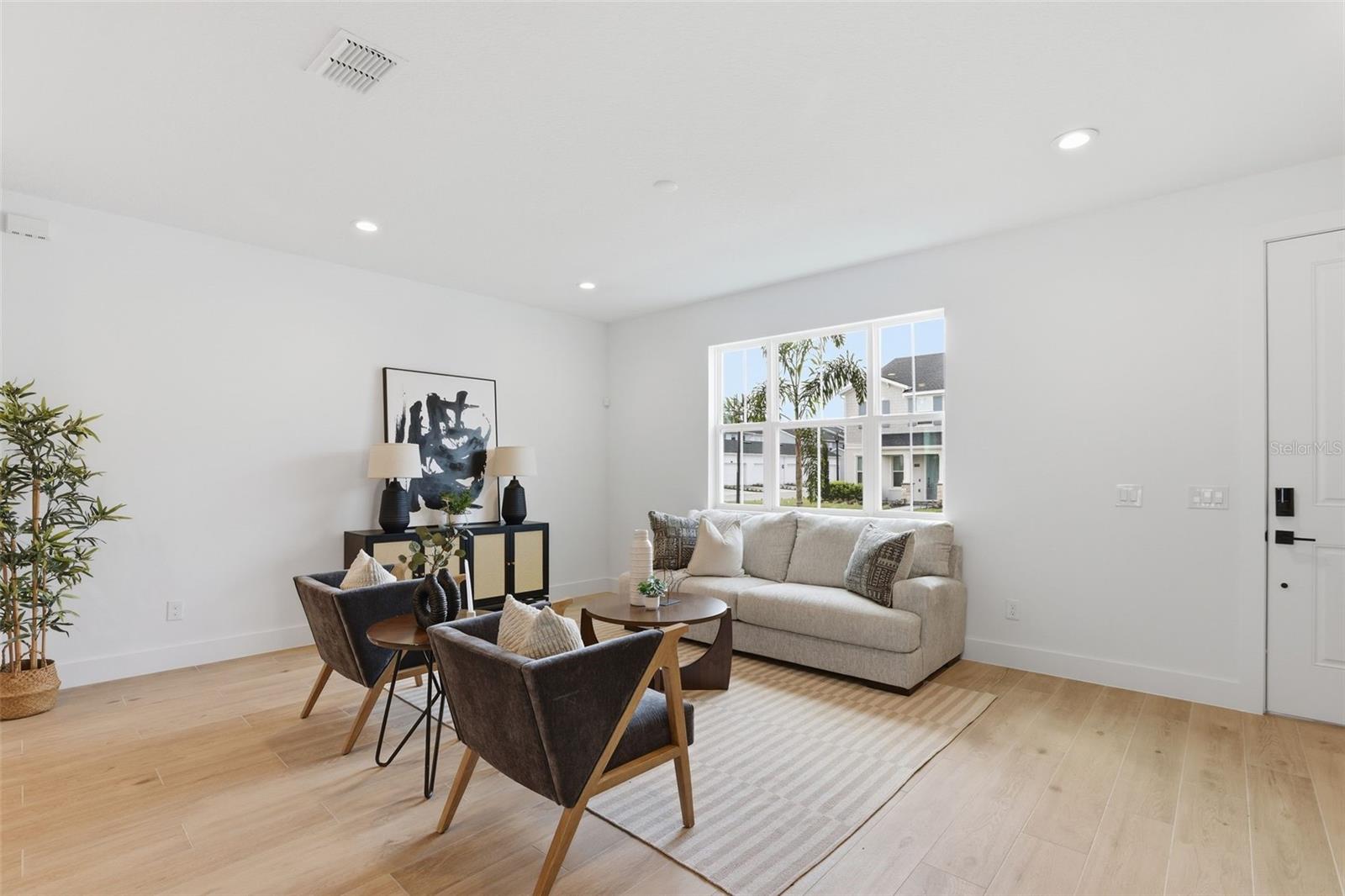 1833 CROWNCREST DRIVE