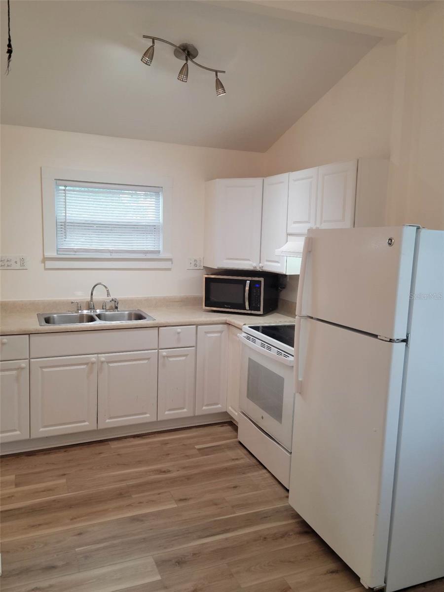 CENTRAL PARK SUB - Residential Lease