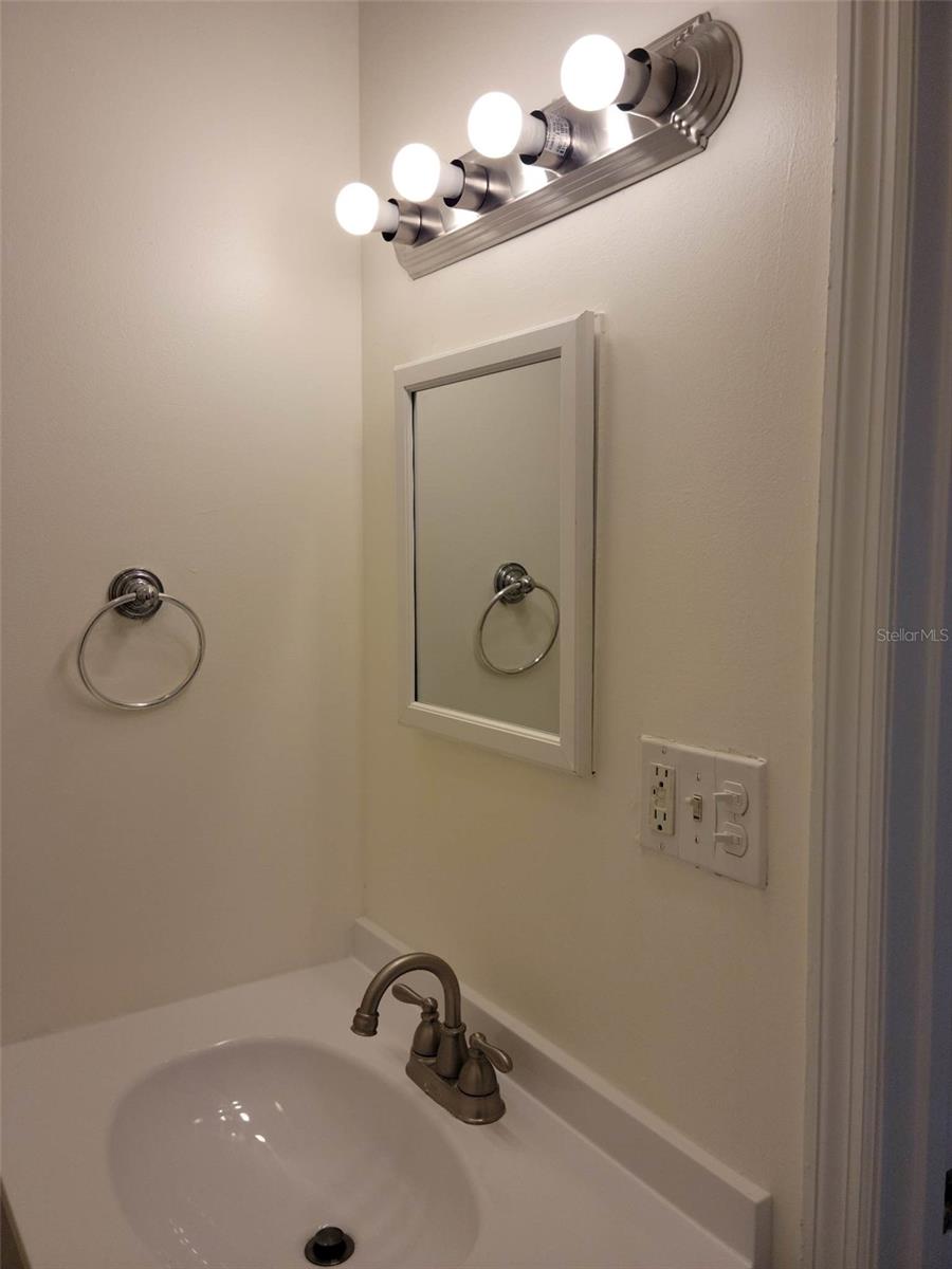 CENTRAL PARK SUB - Residential Lease