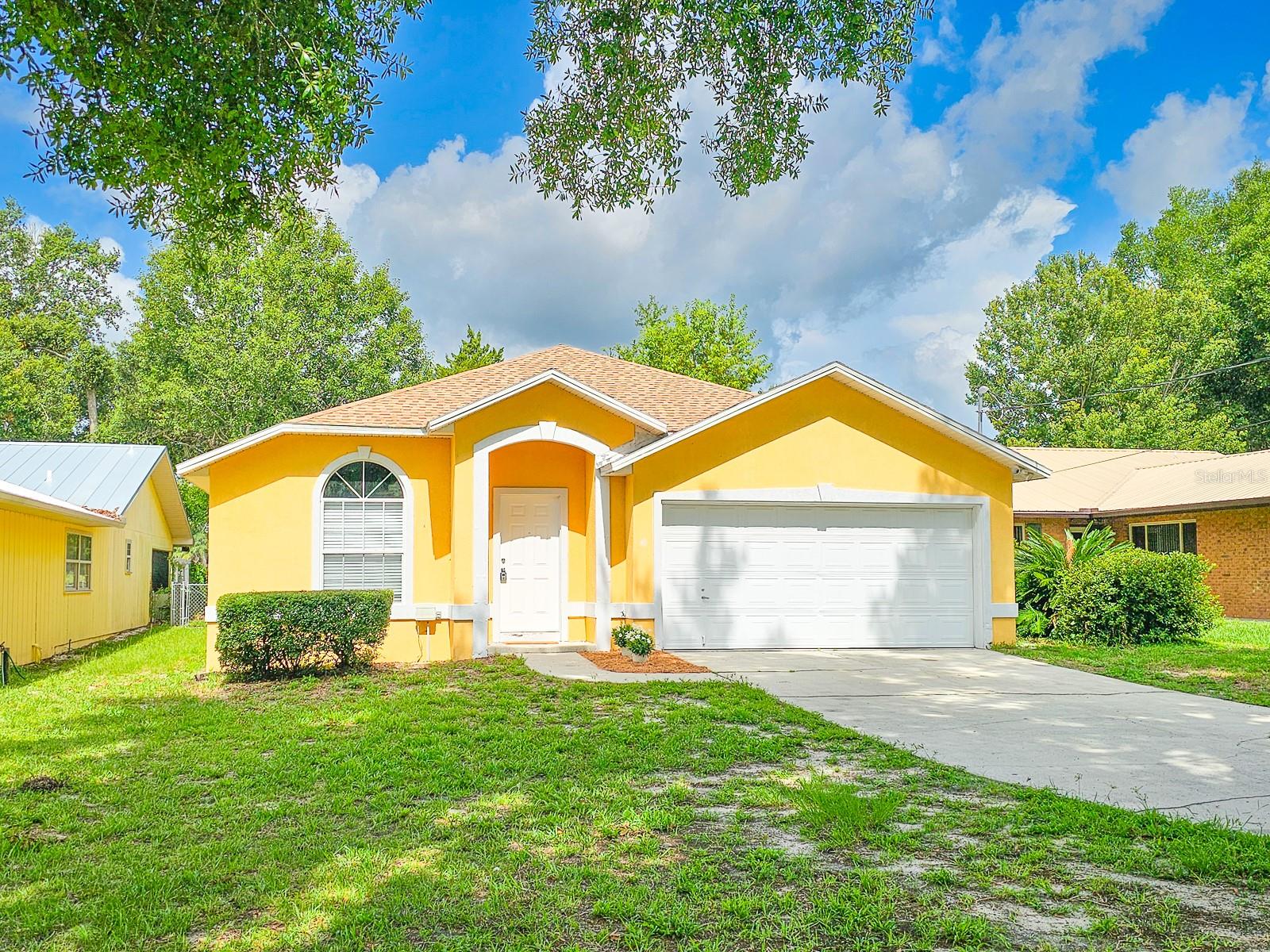 PRICE REDUCTION - priced to sell! Welcome to this well maintained 3/2 move-in ready home on the 1st hole! The updated kitchen and floorings make entertaining a breeze! The primary bedroom and ensuite bath are spacious and offer a separate shower and soaking tub with a walk-in closet. The home features tall ceilings, a built-in nook, and air-conditioned sunroom to make the most of Florida living. The shaded backyard is fully fenced in for the family pets. An inside laundry room and two-car garage nicely round out the list of must-haves!