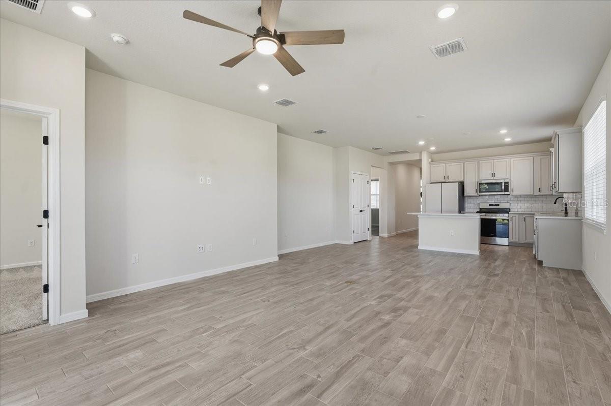13537 SPLASHING ISLA DRIVE