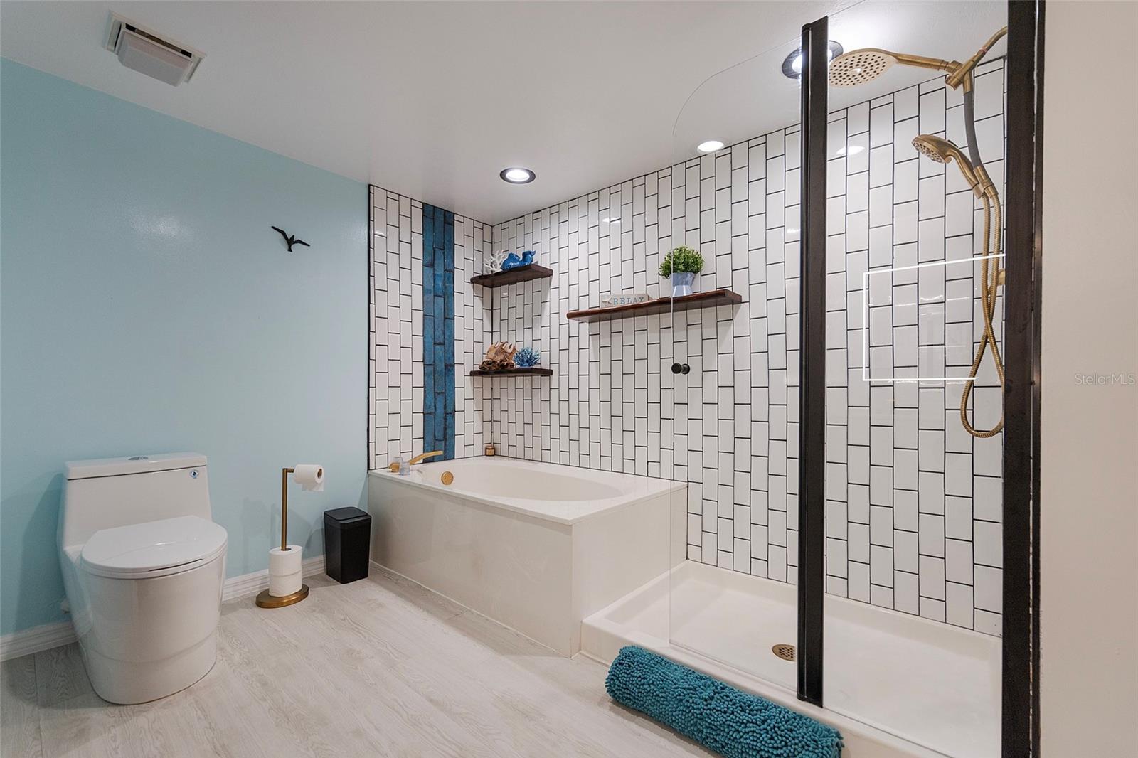 OCEANS CLOVERLEAF NORTH - Residential