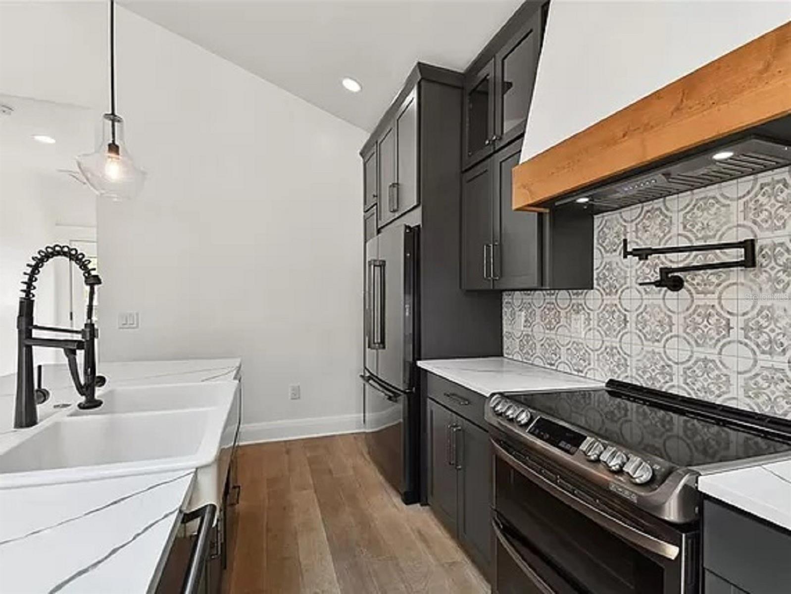 WEST HIGHLANDS - Residential Lease