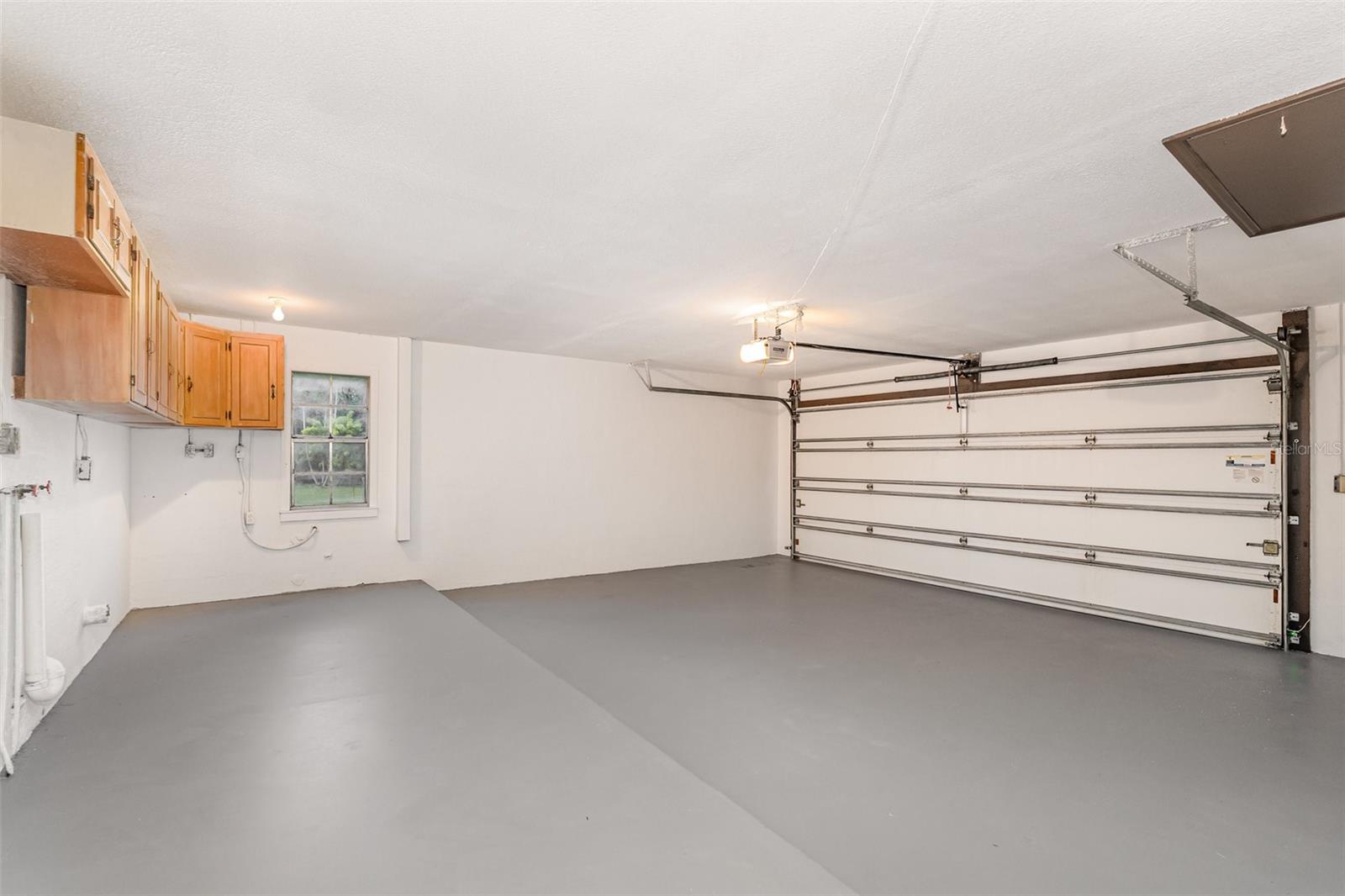 HILLTOP MANOR - Residential