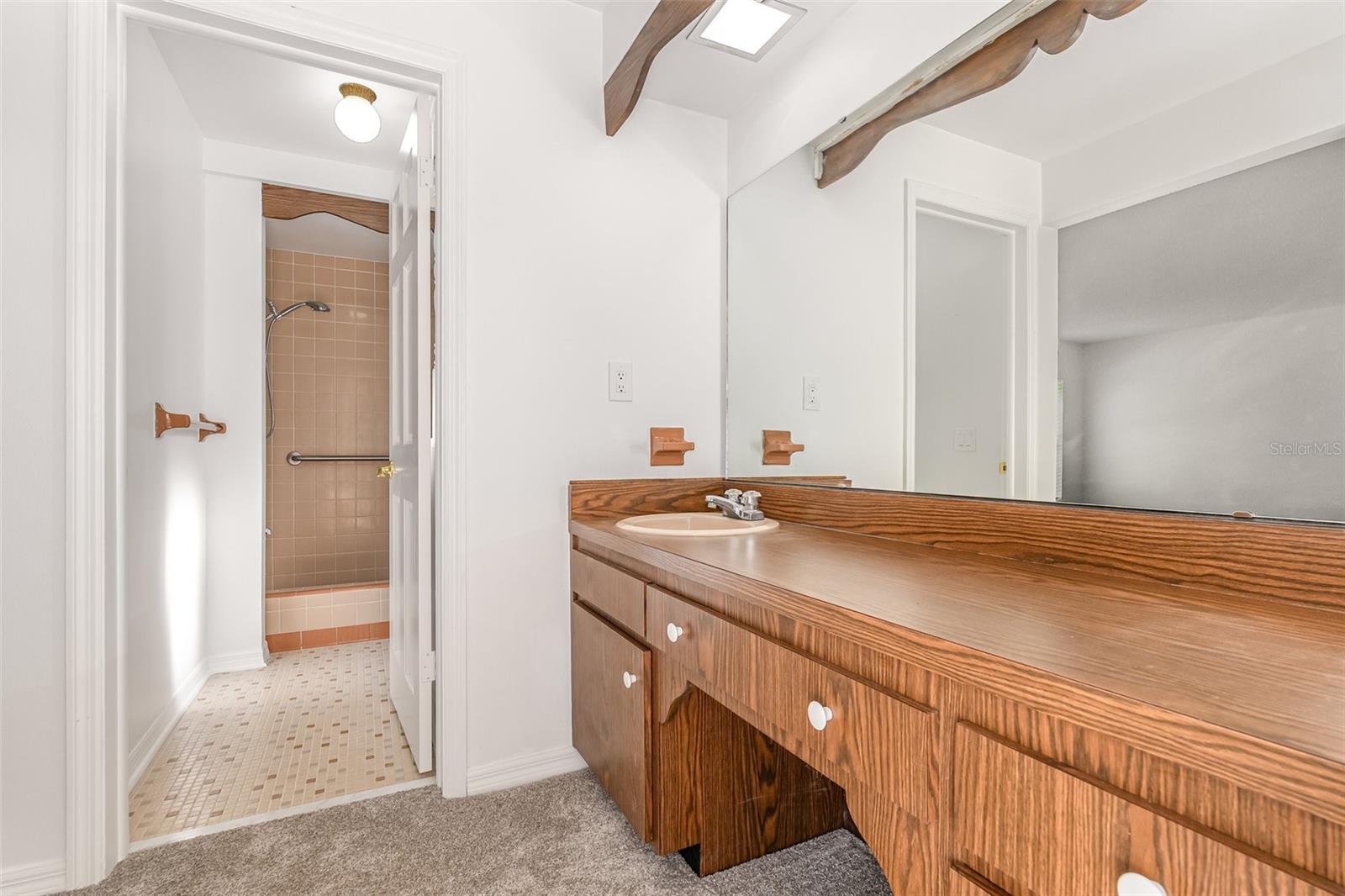 HILLTOP MANOR - Residential