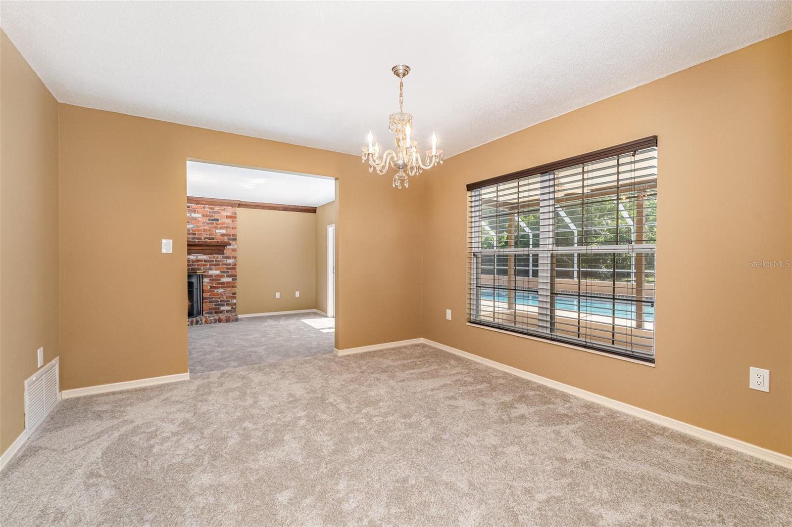 4245 HILLVIEW CIRCLE