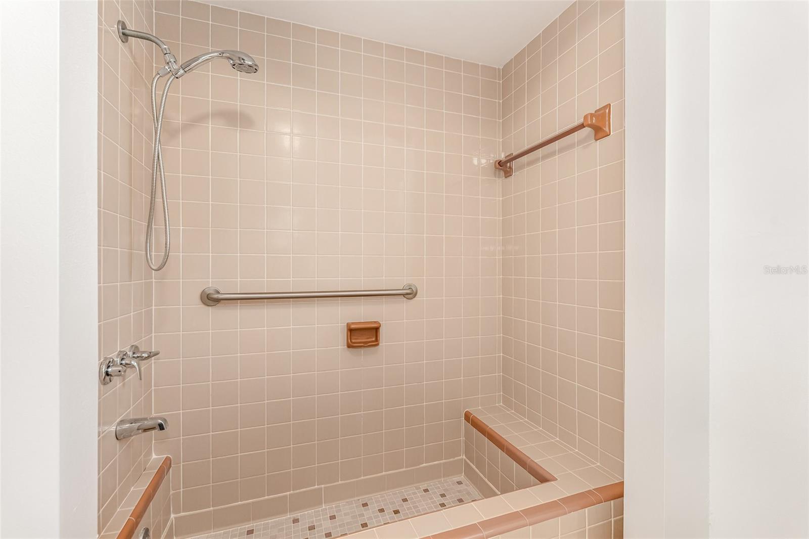 HILLTOP MANOR - Residential