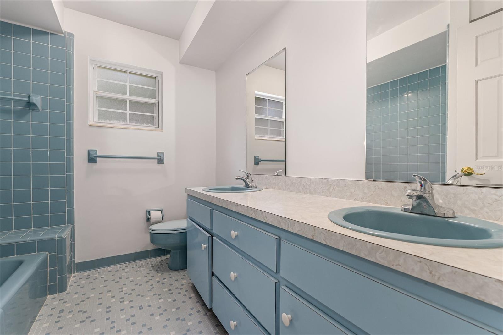 HILLTOP MANOR - Residential