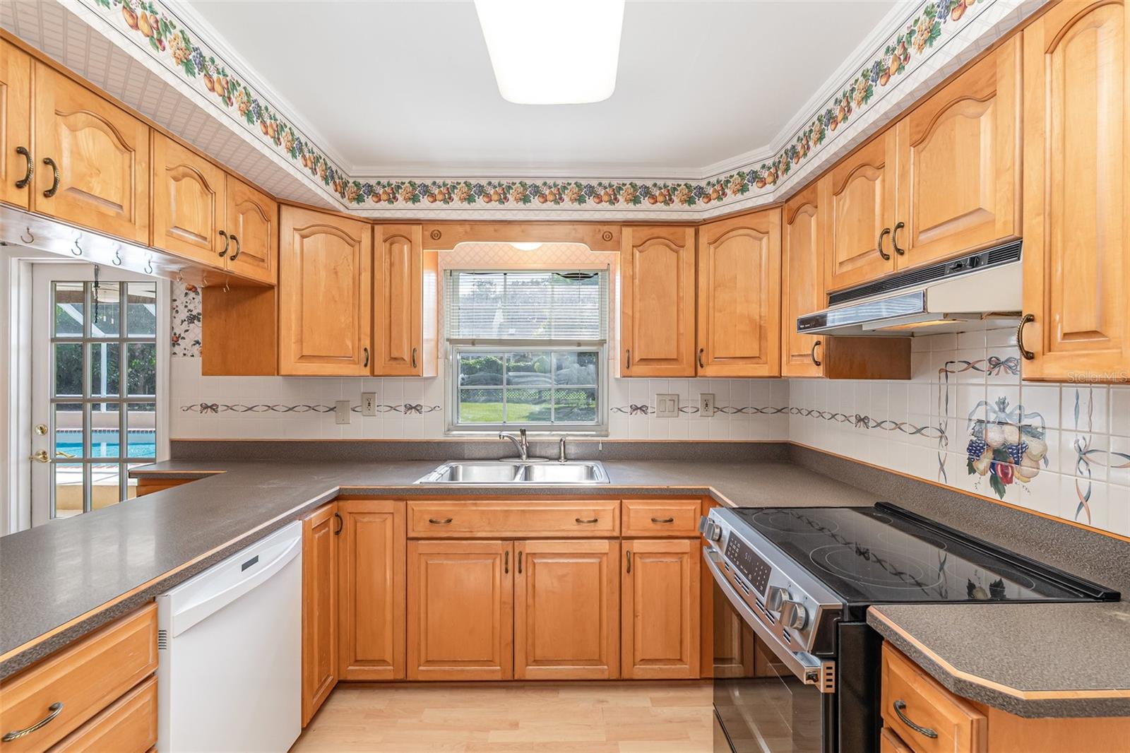 HILLTOP MANOR - Residential