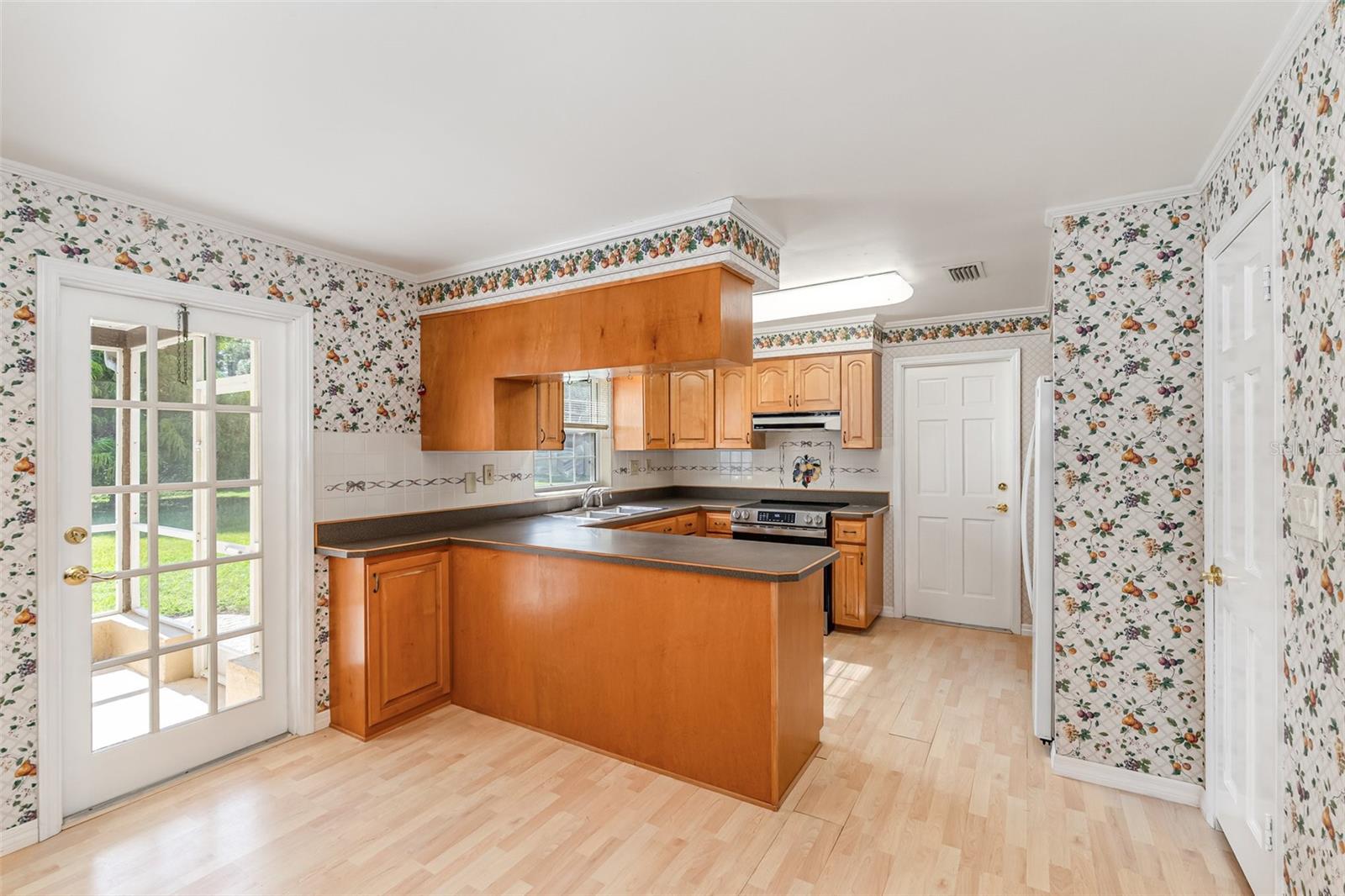 HILLTOP MANOR - Residential