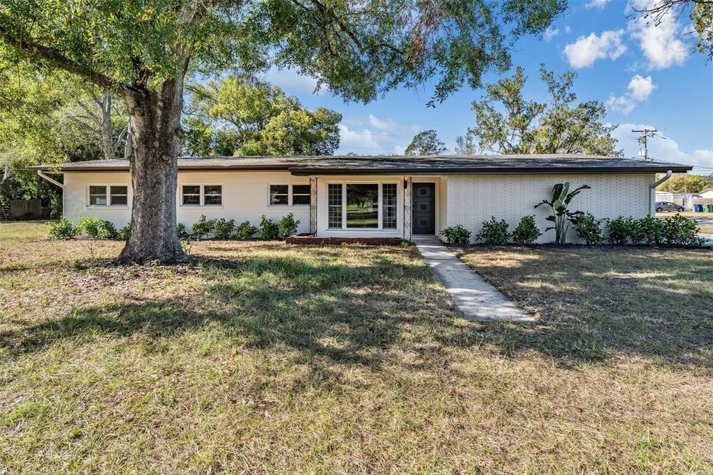 Photo of 11012 N Oregon Avenue, Tampa, FL 33612 (MLS # TB8459191)