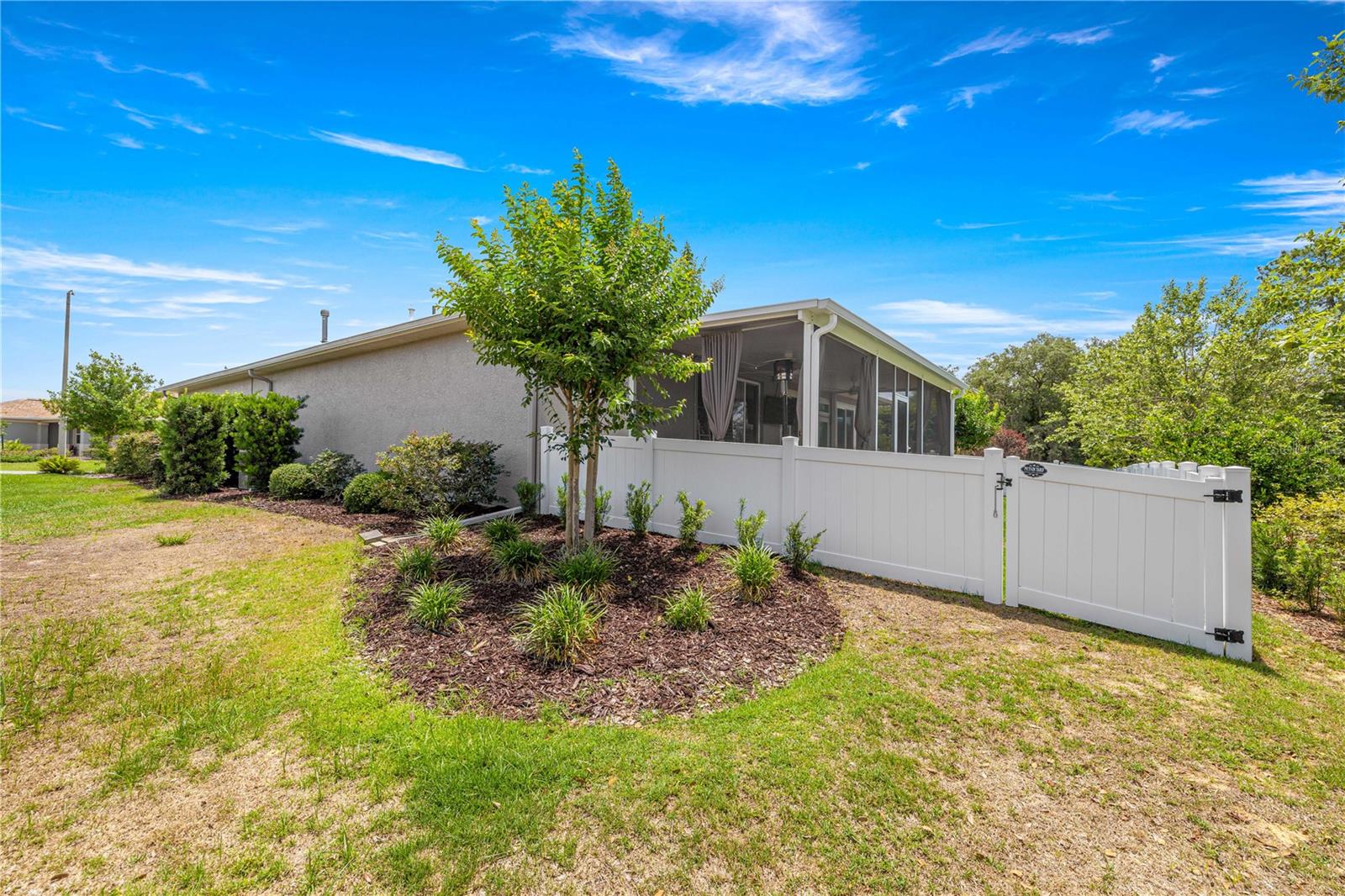ON TOP OF THE WORLD - Residential