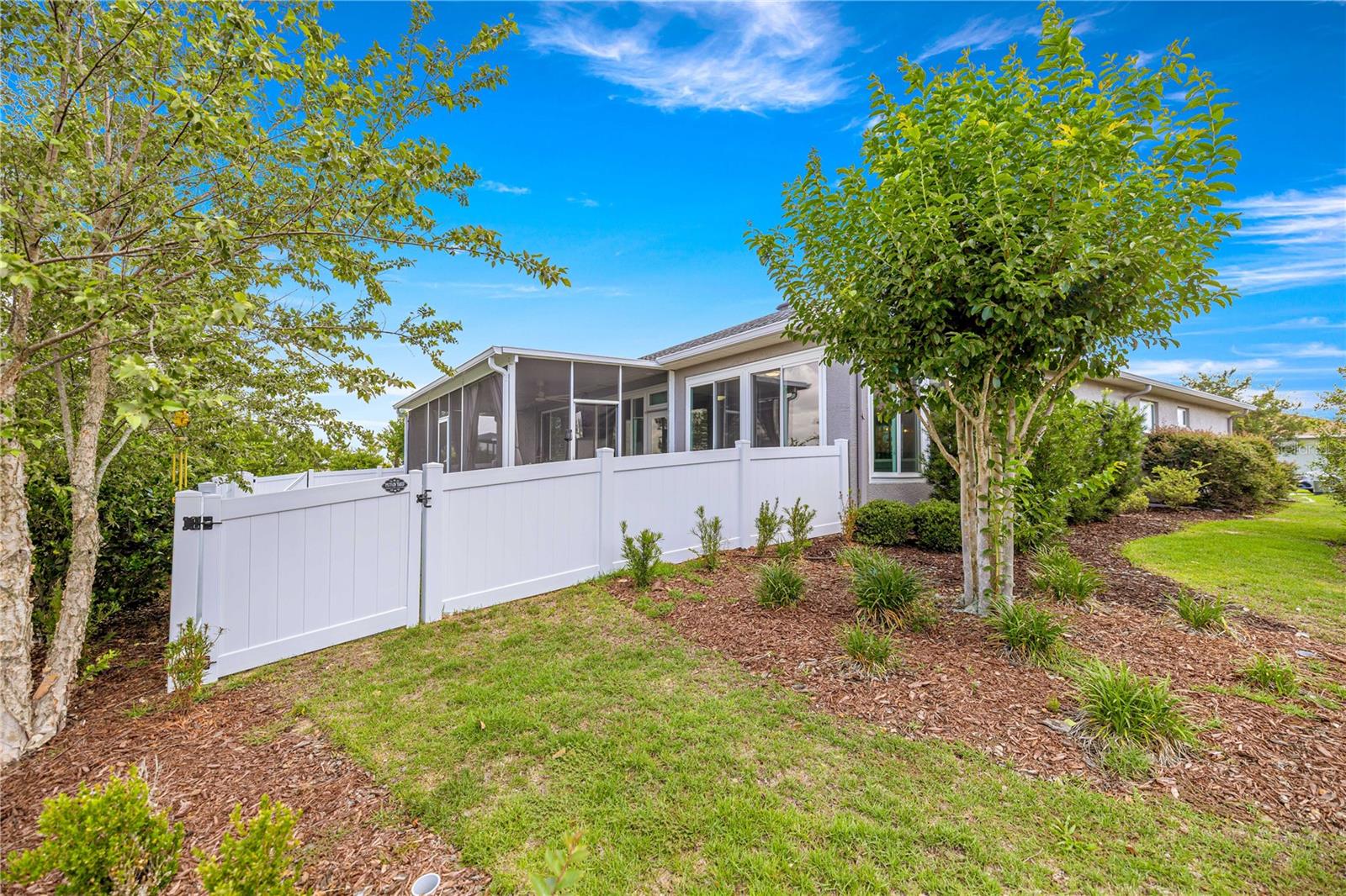 ON TOP OF THE WORLD - Residential