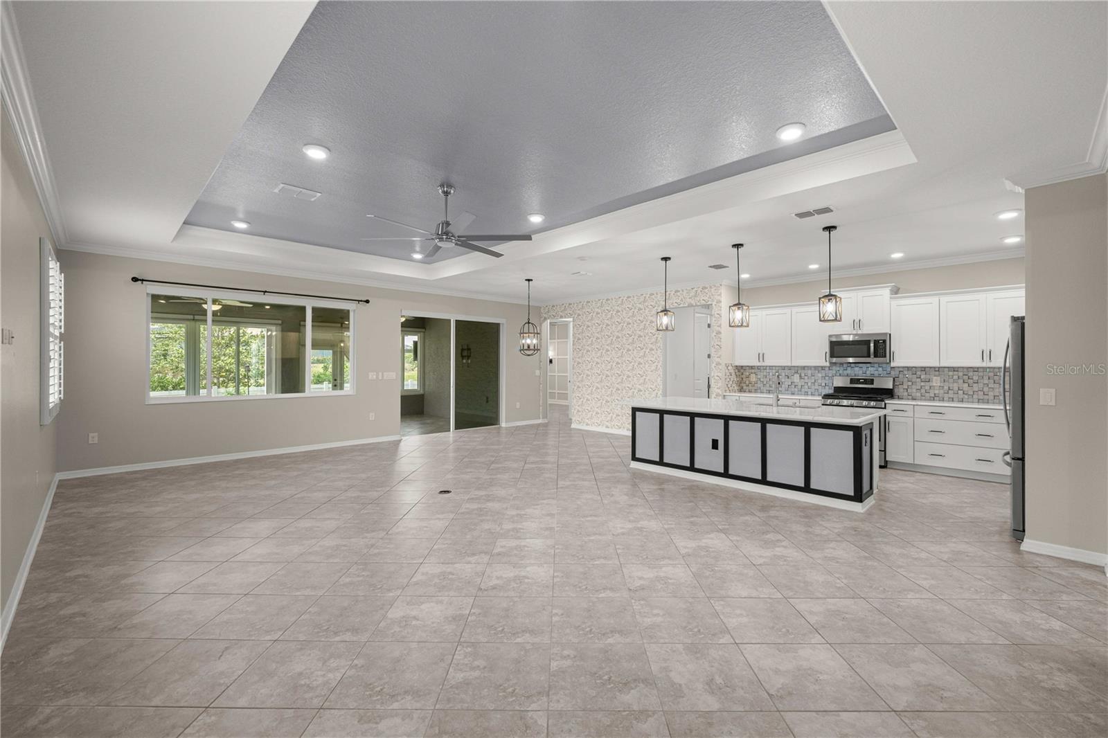ON TOP OF THE WORLD - Residential