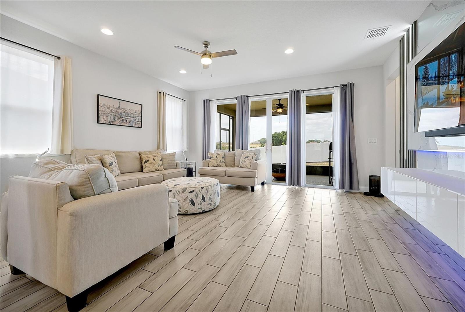 260 LAKE SMART CIRCLE