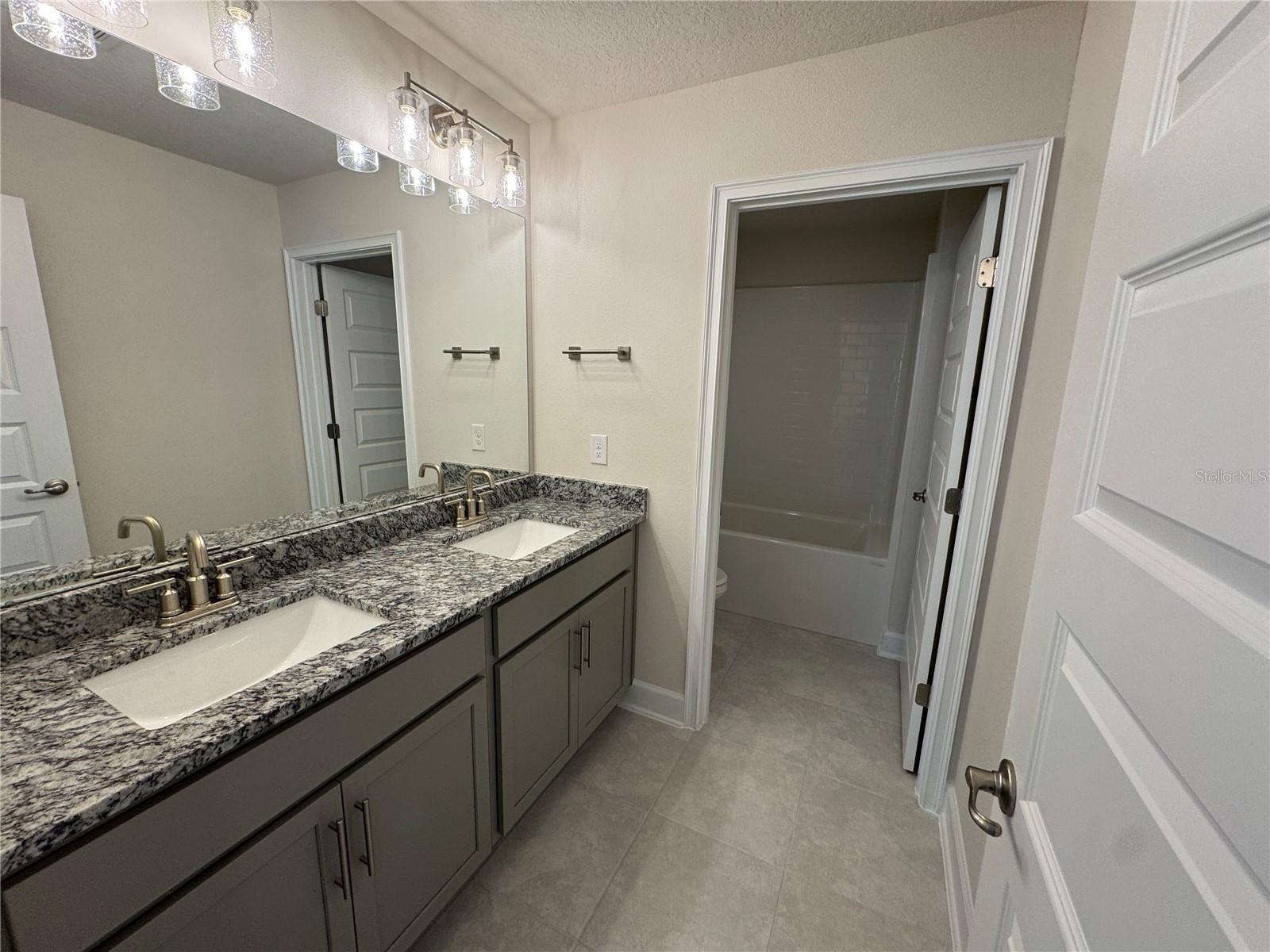 LAKE GRIFFIN PRESERVE - Residential Lease