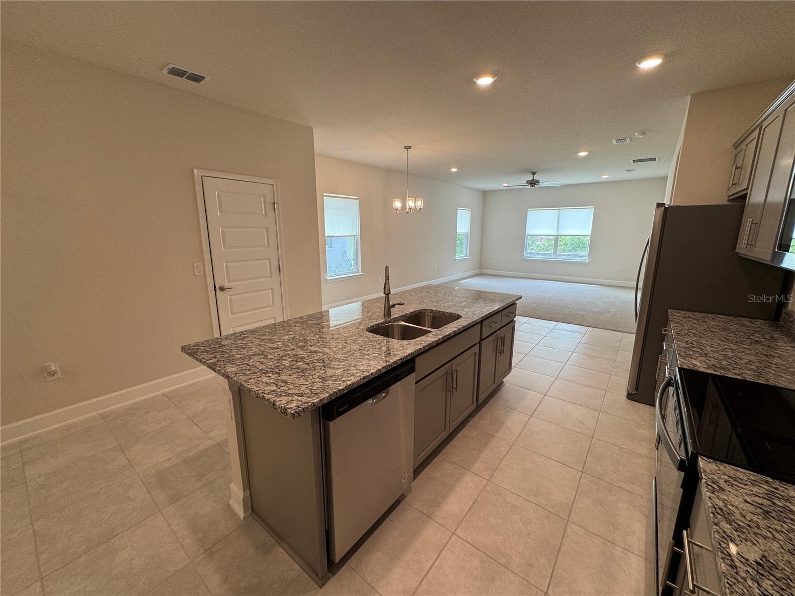 LAKE GRIFFIN PRESERVE - Residential Lease