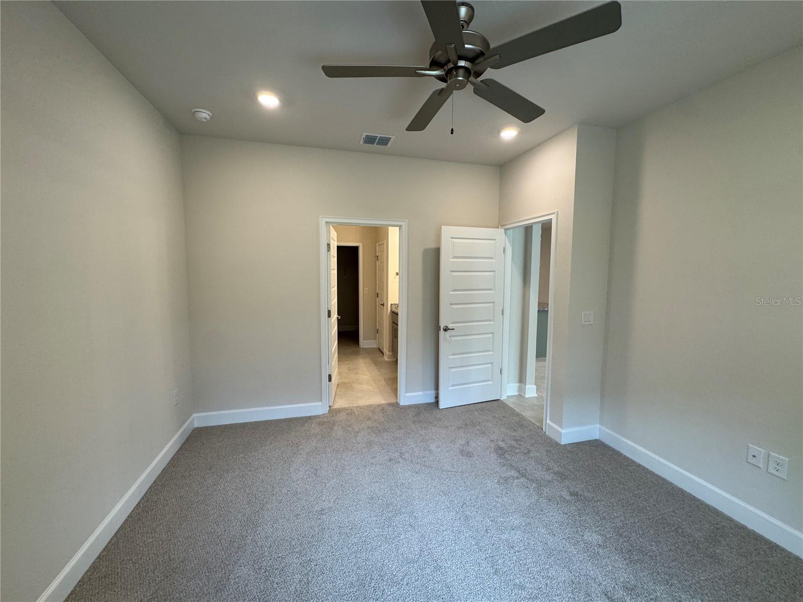 LAKE GRIFFIN PRESERVE - Residential Lease