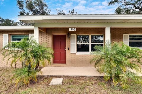 A home in PLANT CITY