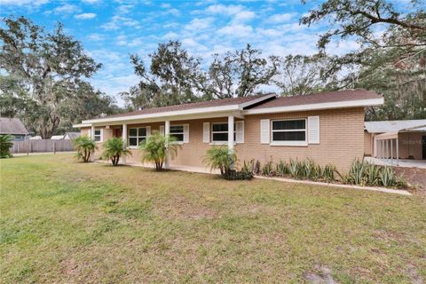 A home in PLANT CITY