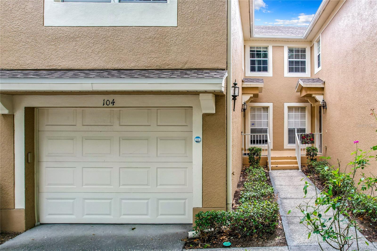 CARRIAGE HOMES/STONEBRIDGE COM - Residential Lease