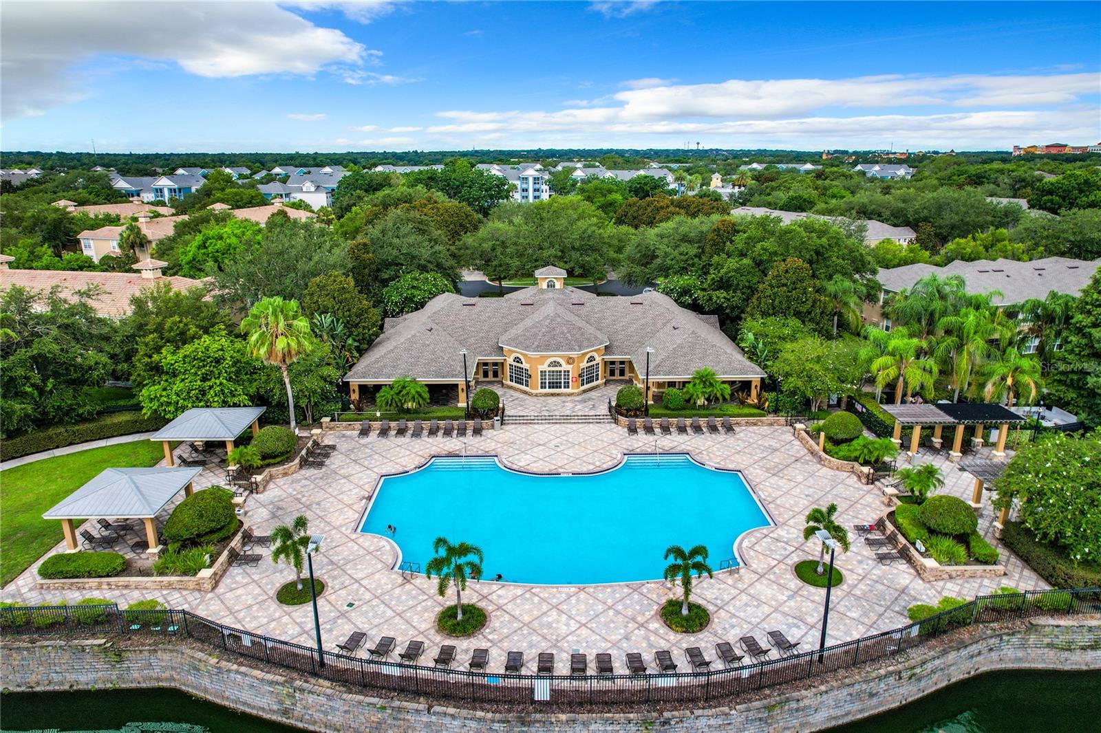 CARRIAGE HOMES/STONEBRIDGE COM - Residential Lease