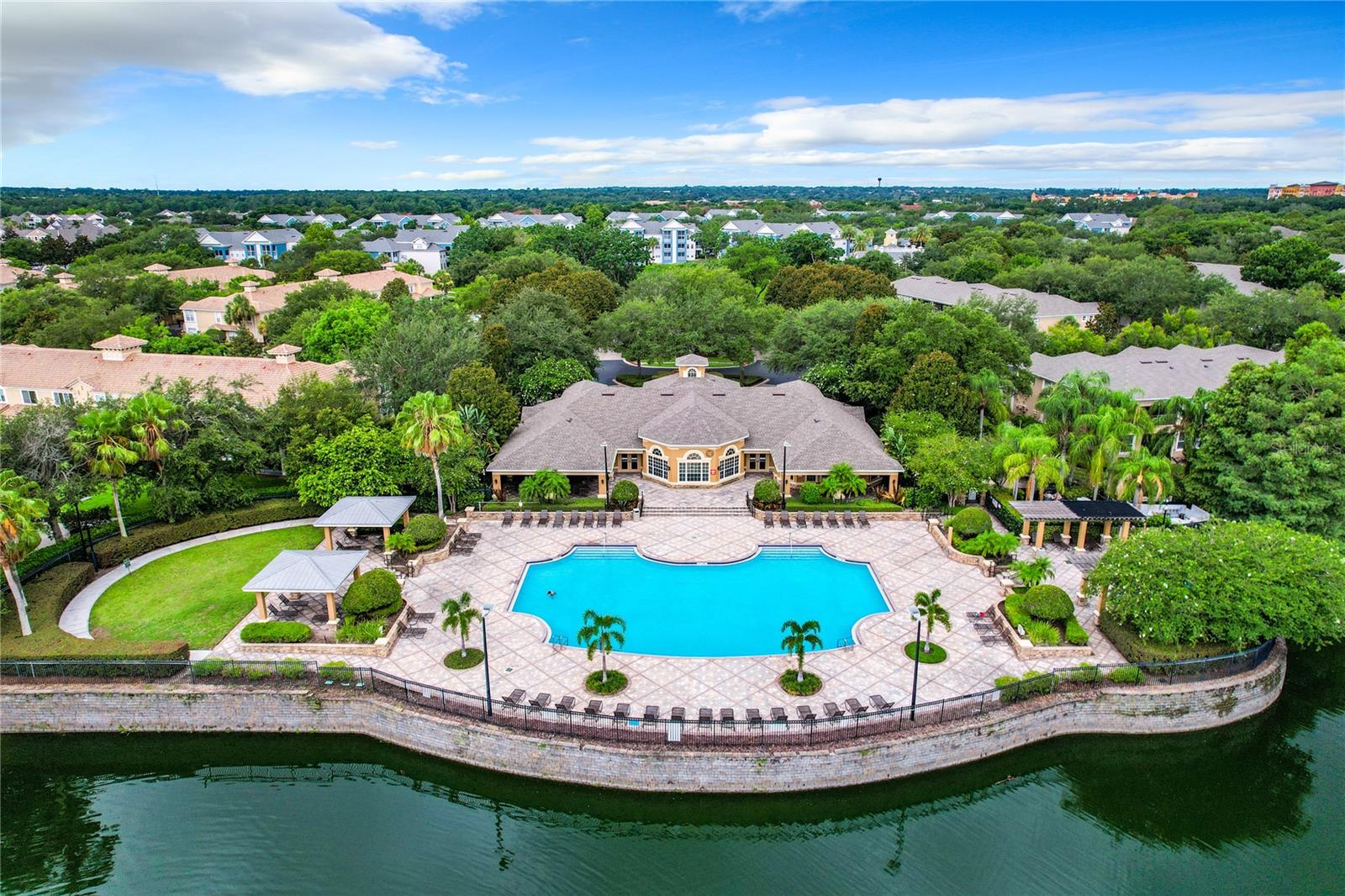 CARRIAGE HOMES/STONEBRIDGE COM - Residential Lease