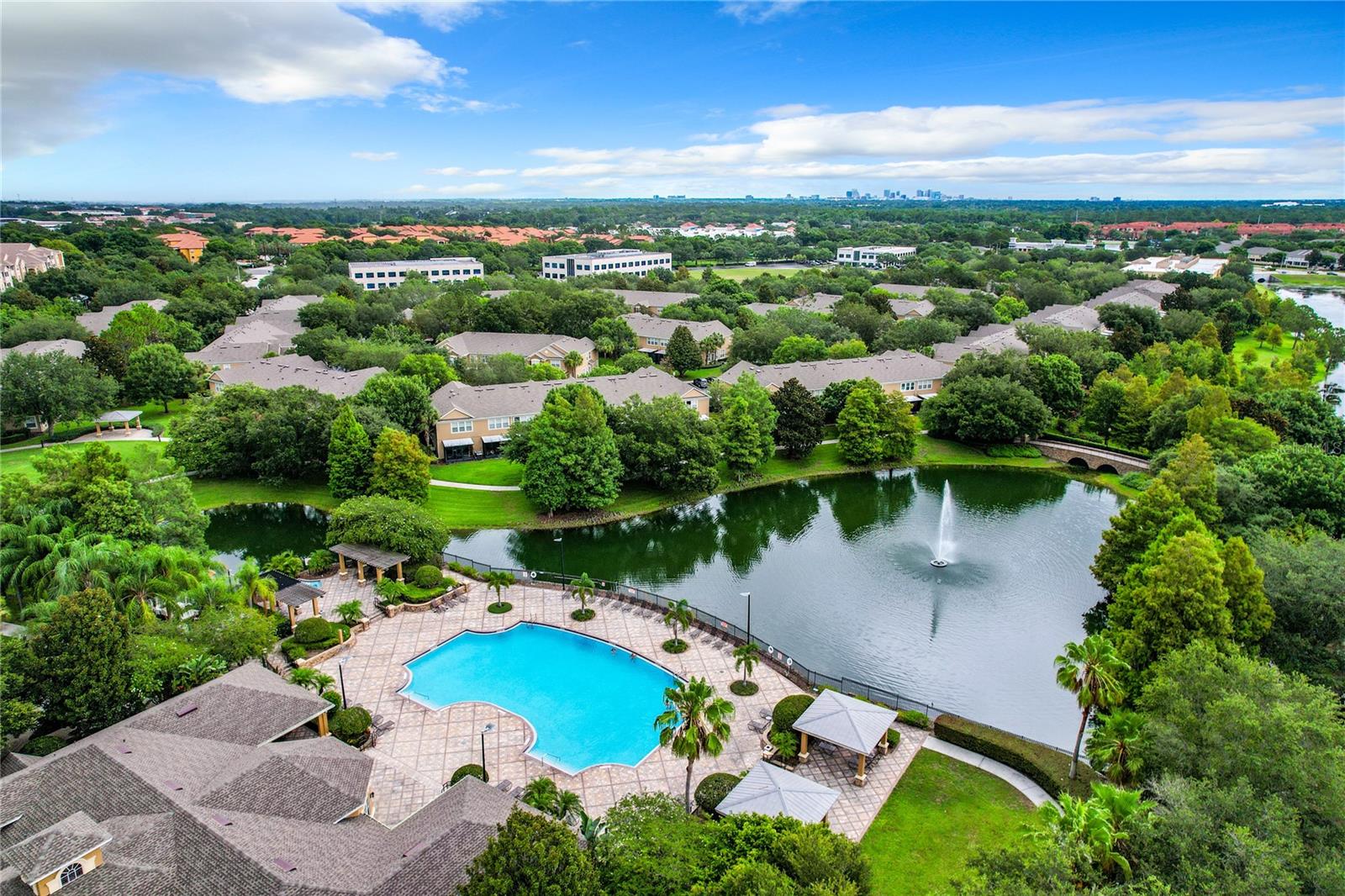 CARRIAGE HOMES/STONEBRIDGE COM - Residential Lease