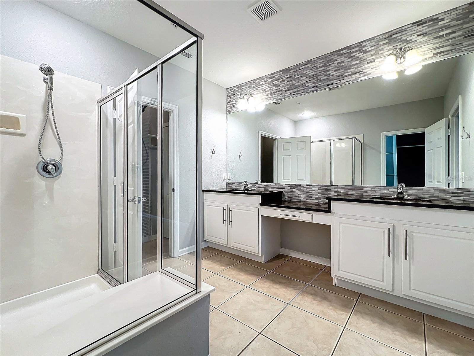 CARRIAGE HOMES/STONEBRIDGE COM - Residential Lease